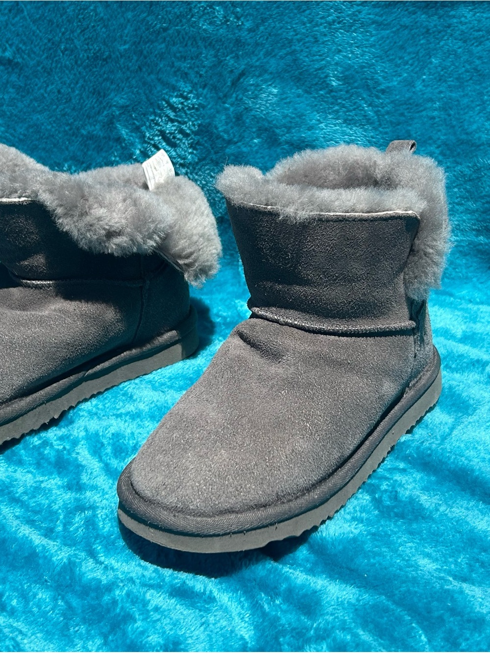 🔥3/$8- Fireside- by Dream FoamGray Faux-Shearling boots